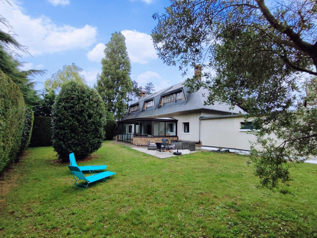 Fenced garden with mature trees and lawn