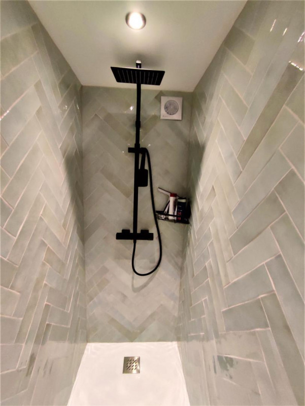 Ground-floor shower