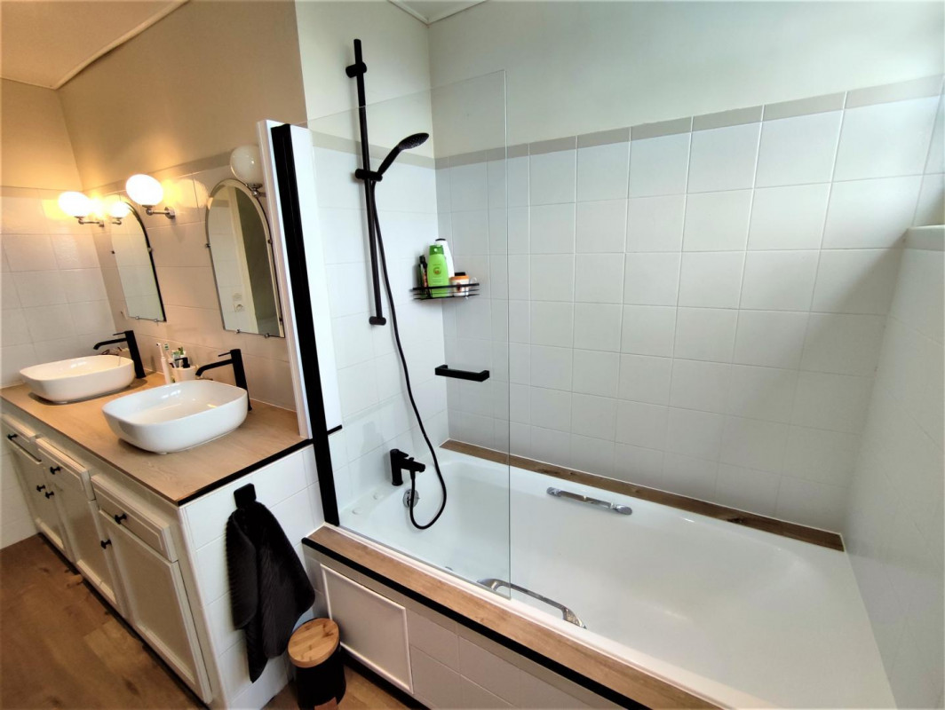 Bathroom detail